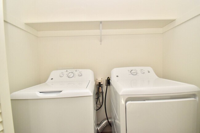 Building Photo - 107 G St