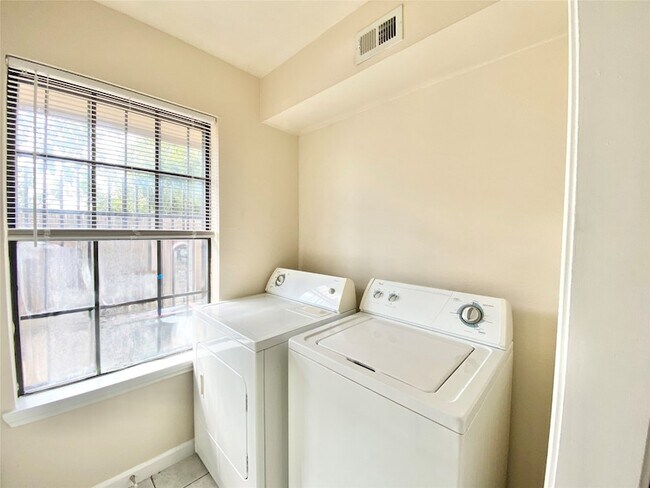 Building Photo - 8001 Rothington Rd