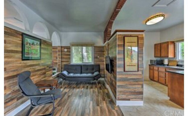 Building Photo - 14185 Skyline Dr