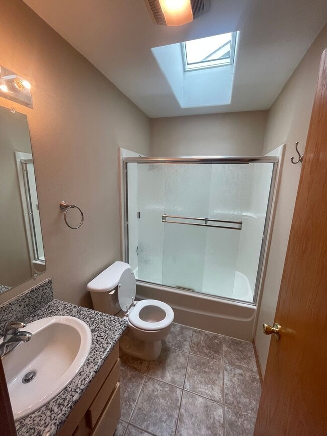 Building Photo - 3 Bedroom home in Albany!