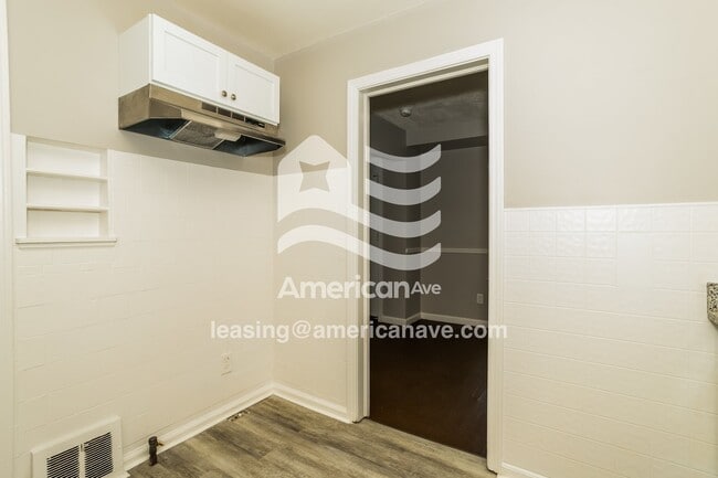 Building Photo - 6000 Cadieux Rd