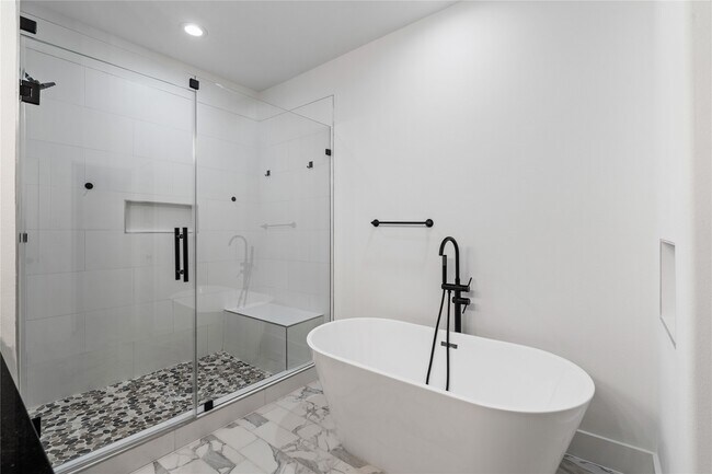 Building Photo - 2213 Lee St