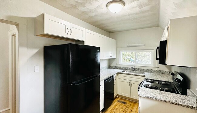 Building Photo - 206 Downes St