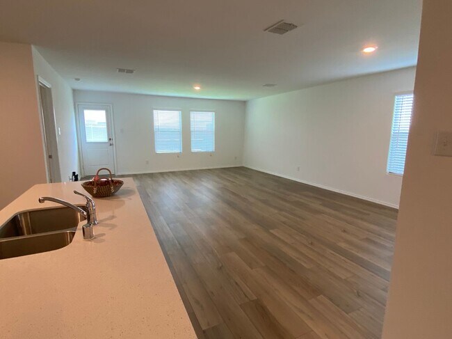 Building Photo - 5501 Lavender Dr