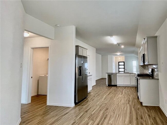 Building Photo - 126 Canley Lp