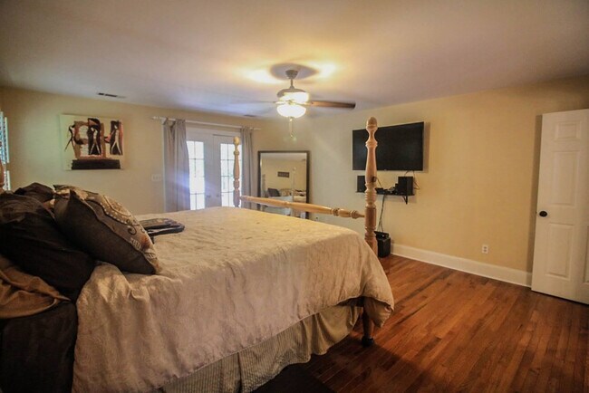 Building Photo - 4265 Deerwood Ln