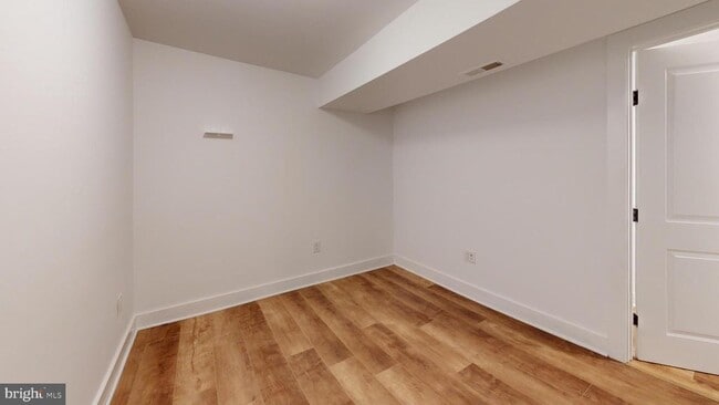 Building Photo - 472 Ridge St NW