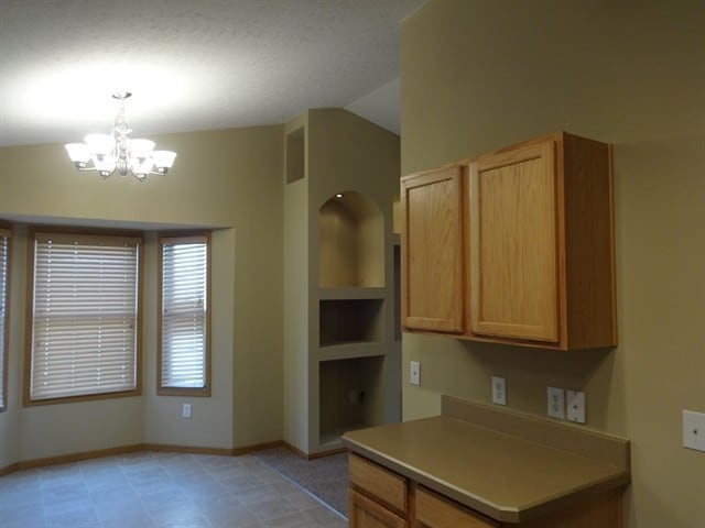 Building Photo - 949 Rowland Ave