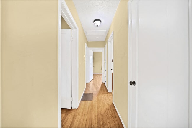 Building Photo - 1301 S Lee Ave