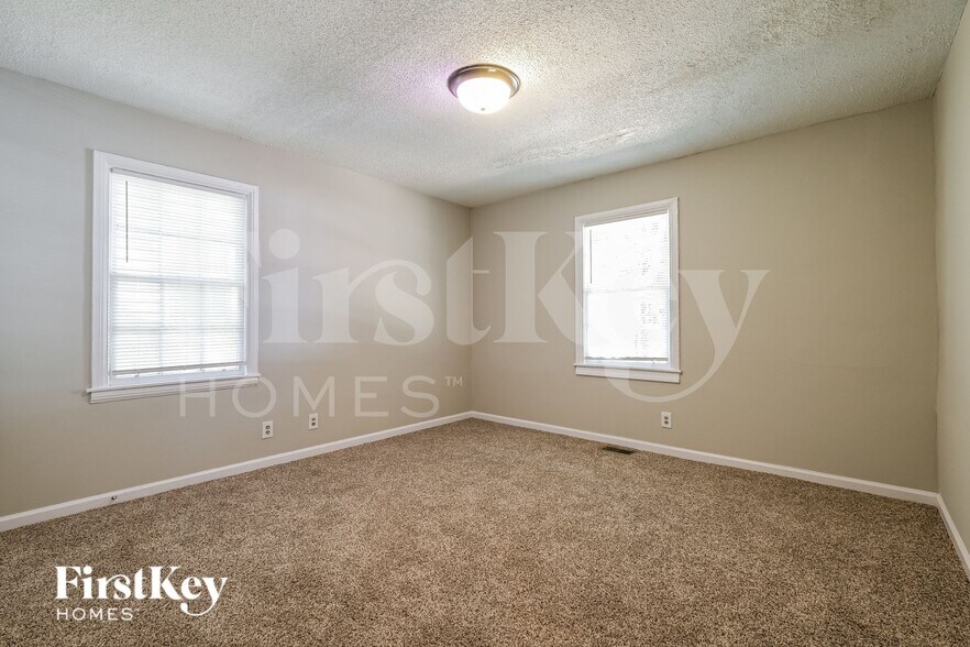 Building Photo - 390 Hillside Dr SW