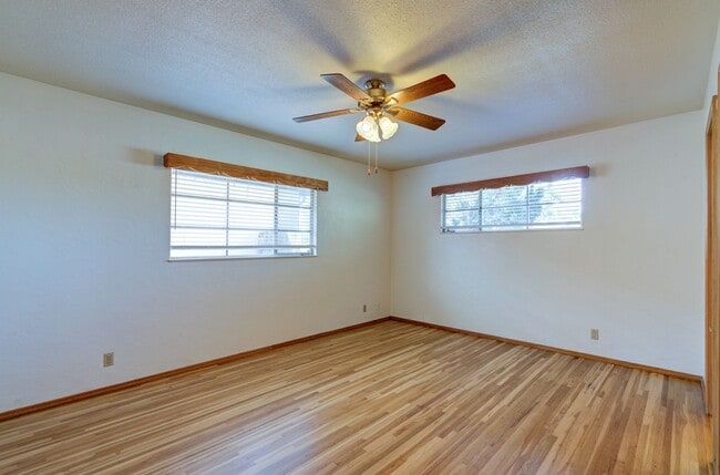 Building Photo - 123 W McKinley Ave