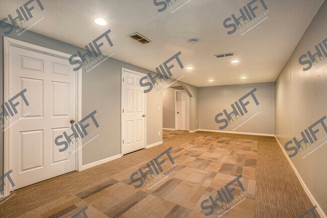 Building Photo - 755 North - Beautiful Single Family home