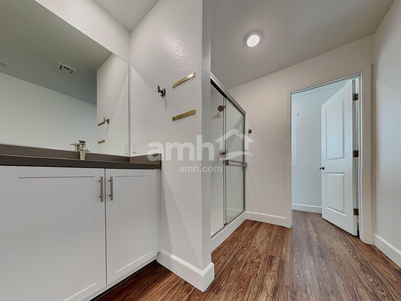 Building Photo - 3328 Blodwen St