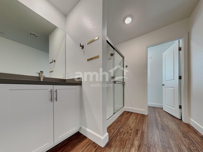 Building Photo - 3328 Blodwen St