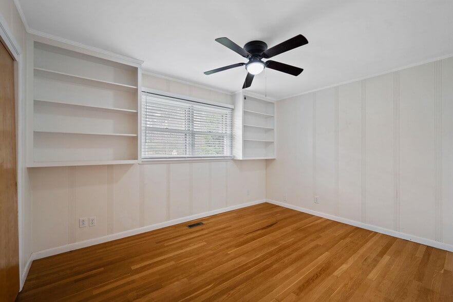 Building Photo - 2115 Ballard Pl