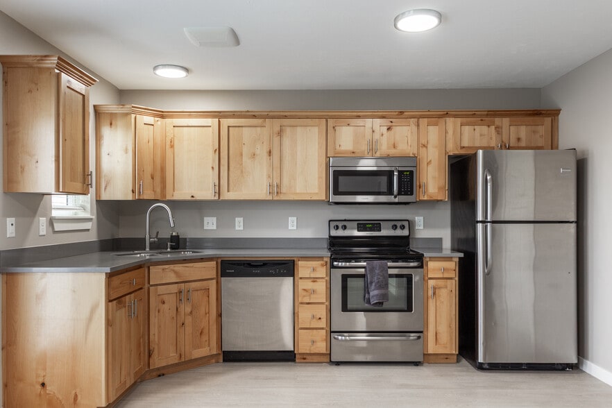 Building Photo - Meadowcreek Townhomes