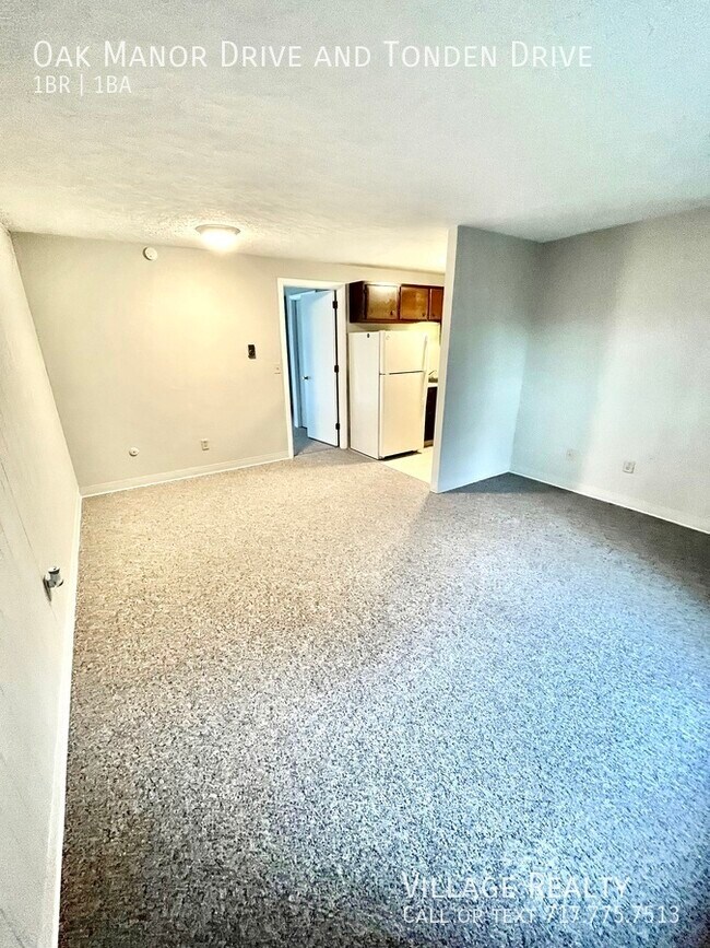 Building Photo - FEW STEPS, No one above or below! Cozy 1-B...