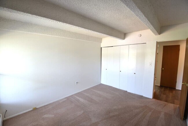 Building Photo - 4440 Laguna Pl