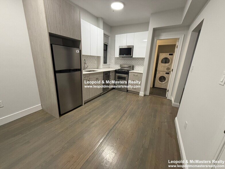 Building Photo - 70 Peterborough St