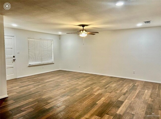 Building Photo - 1604 W Gastel Cir