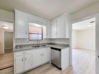 Building Photo - 133 S Yaupon St