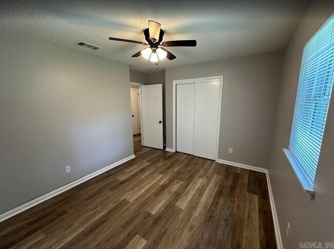 Building Photo - 7409 Skylark Dr