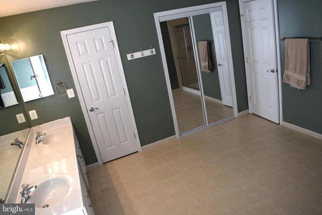 Building Photo - 6808 Old Chesterbrook Rd