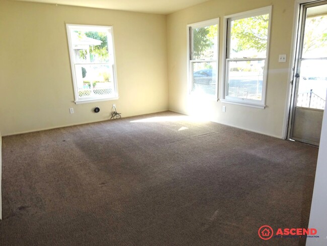 Building Photo - Cute 3 Bedroom Home!