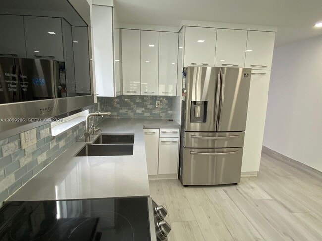 Building Photo - 403 SW 89th Pl