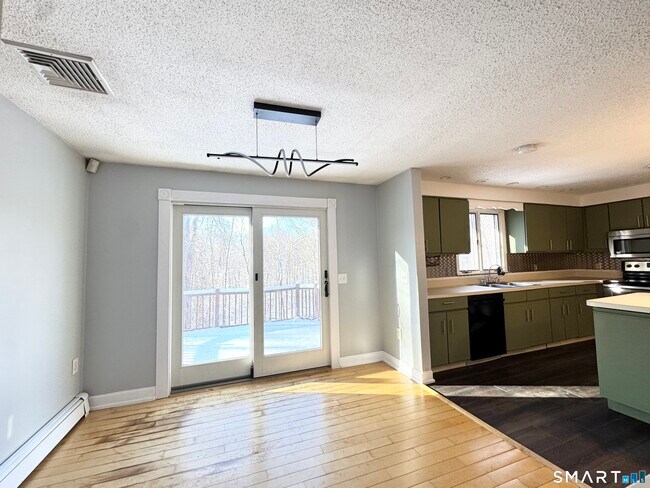 Building Photo - 8 Wildwood Rd