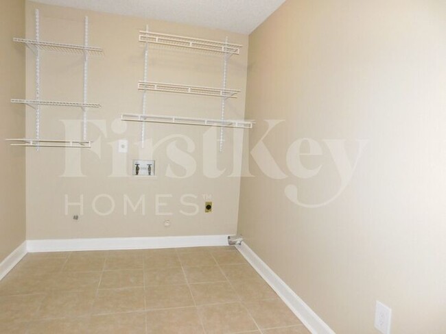 Building Photo - 7076 Autumnhill Ln