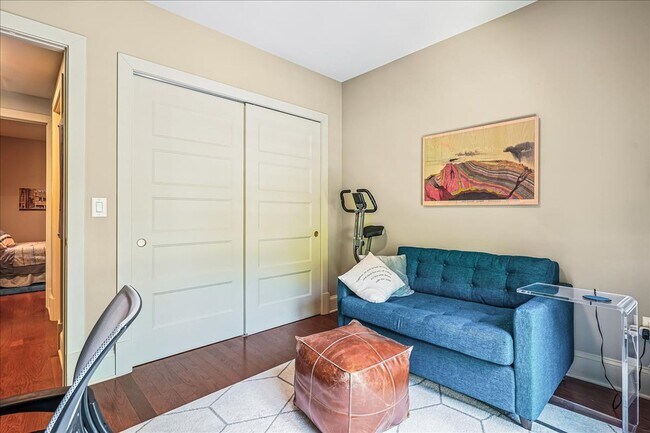 Building Photo - Great Luxury 3 Bedroom 2 Bath on H st NE! Offering half month free rent with a 12 month lease