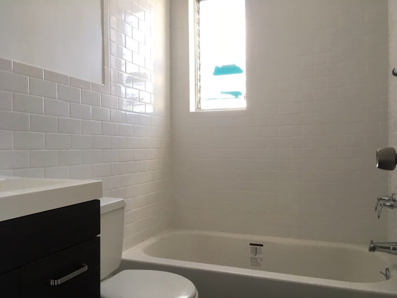Bathroom Shower - 240 NW 8th Ave