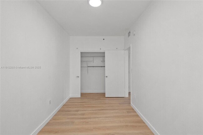 Building Photo - 918 Ocean Dr