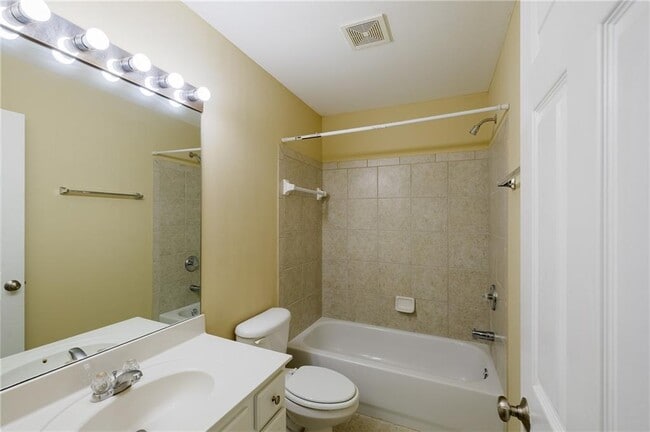 Building Photo - 2442 Fairlie Dr