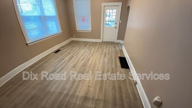 Building Photo - 830 St Clair Ave