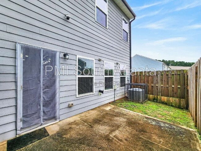 Building Photo - 4925 Lower Elm St
