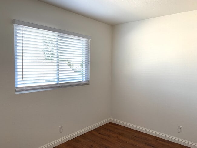 Building Photo - 3 Bedrooms, 2.5 Bath Townhome for Lease in Ontario with Water & Trash Included