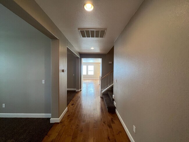 Building Photo - 4 bedroom home with 3 car garage in Patterson!