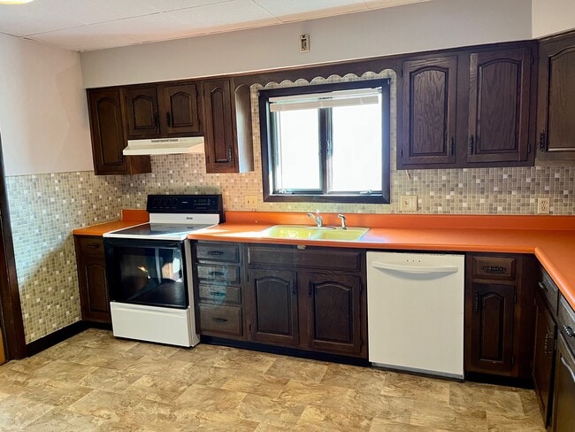 Building Photo - 911 N Center St