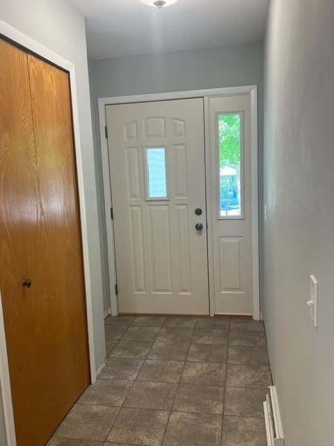 Building Photo - 5 S Thompson Dr
