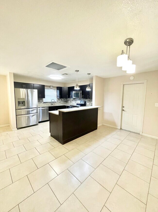 Building Photo - 3025 Briarwood Ln
