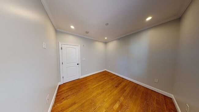 Building Photo - 27 Chestnut Ave