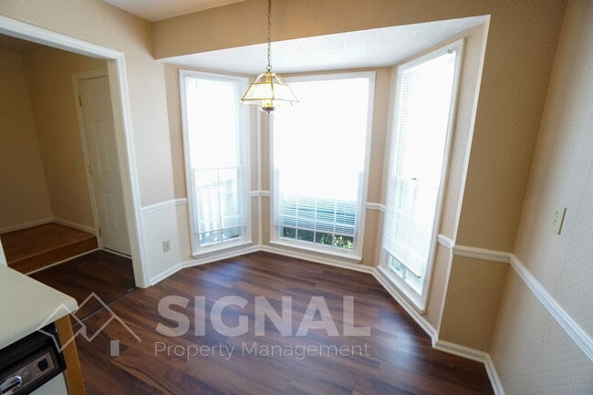 Building Photo - 395 Jamestown Manor Dr