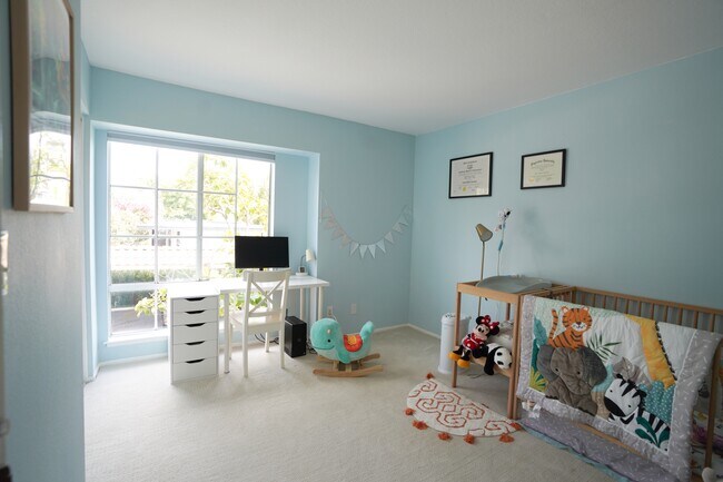 Building Photo - 4201 Las Virgenes Rd