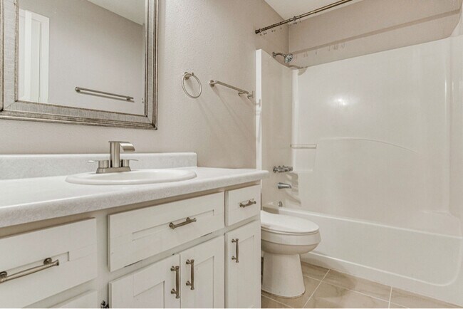Building Photo - 3420 Riverside Dr
