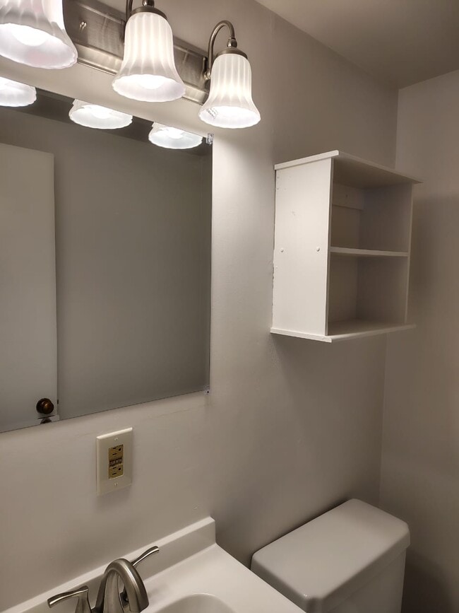 Building Photo - 7208-72C2 Donnell Pl