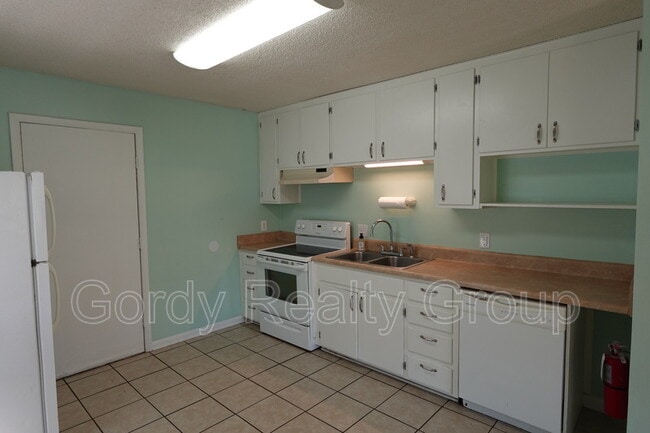 Building Photo - 3153 Redbud Ln