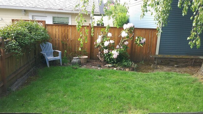 Building Photo - Inner SE Cool and Comfort