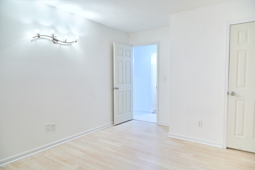 Building Photo - 9366 Fall River Rd